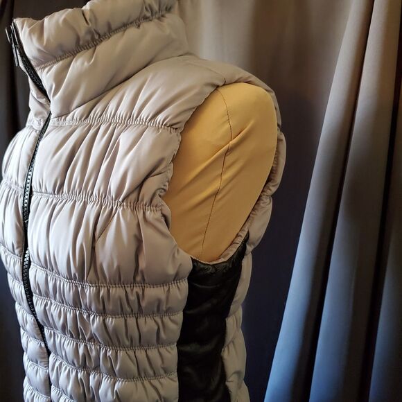Cache Gray & Black Faux Leather Trim Puffer Vest, Size Med - Picture 6 of 9